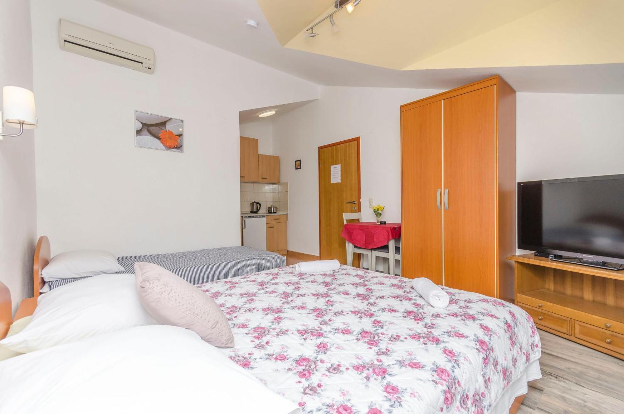 Apartments Rajka ヴォディツェ エクステリア 写真
